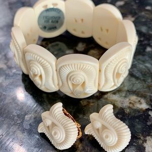 Vintage AVON Bracelet With Matching Earrings.